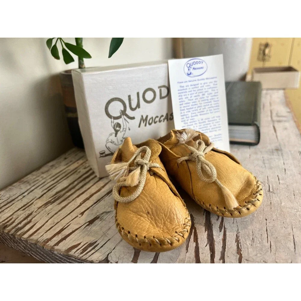 Vintage Gorgeous Quoddy Handsewn Soft Leather Tan Baby Moccasins NOS Size 2/MINT